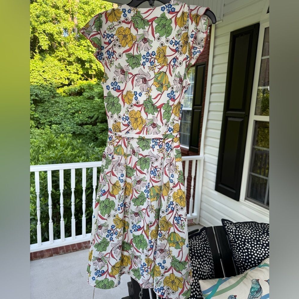 Chris McLaughlin Floral Dress. Tie Front and Ruffles. Sleeveless. Size 8. EUC.
